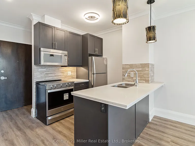 118 King St E #618 — Photo 31