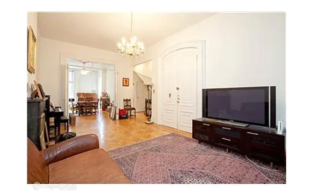 Rented by Douglas Elliman | media 33