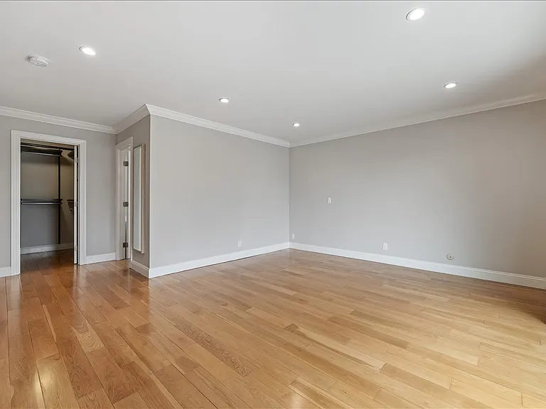 2740 Saint James Rd — Photo 17