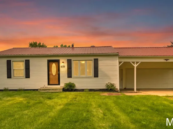 1233 138th Ave, Wayland, MI 49348
