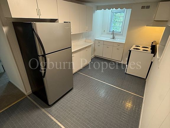 5th image of 158 Piedmont Ave APT A