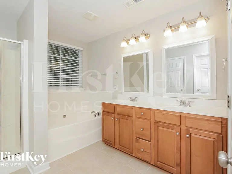 240 Golden Valley Dr — Photo 10