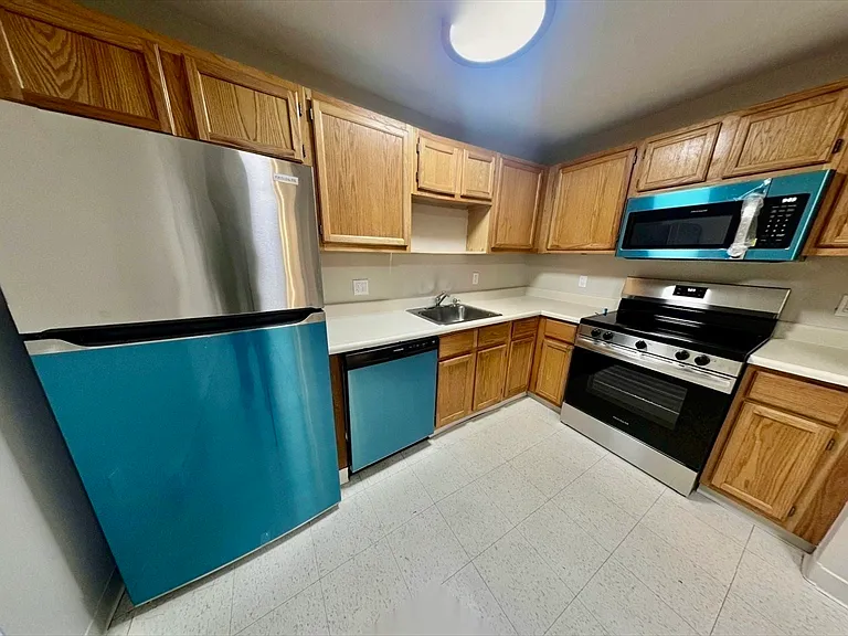 10 Hemans St #13 — Photo 5