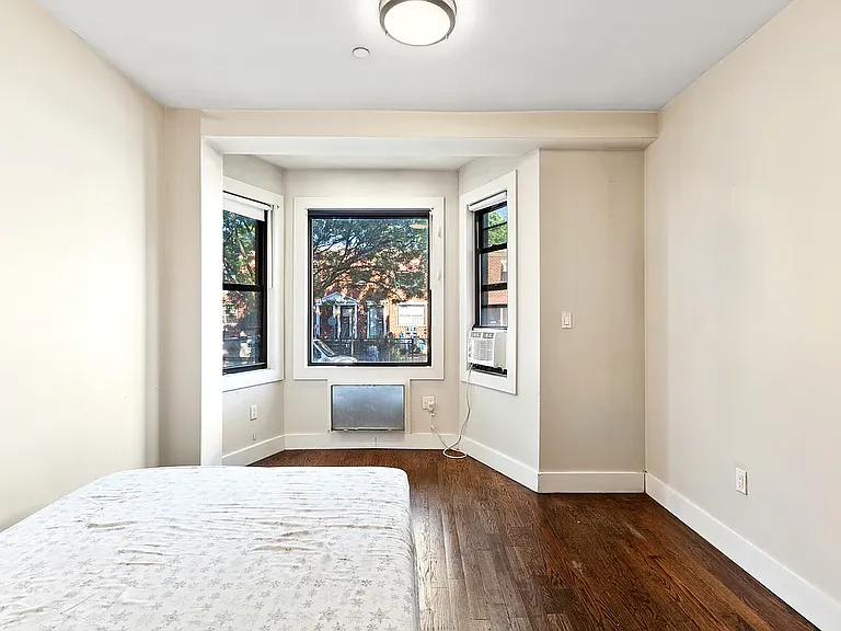370 Evergreen Ave #2A — Photo 3