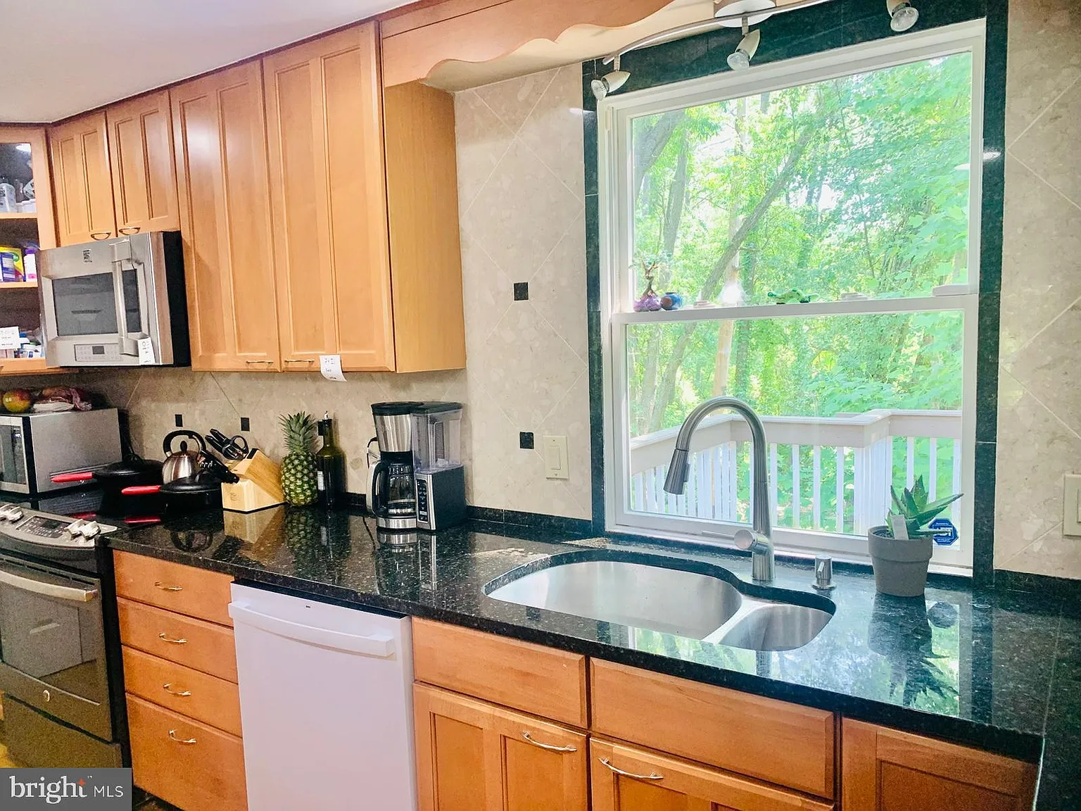 4 bed, 3.5 bath, 3452 sqft, $5,200 — Photo 3