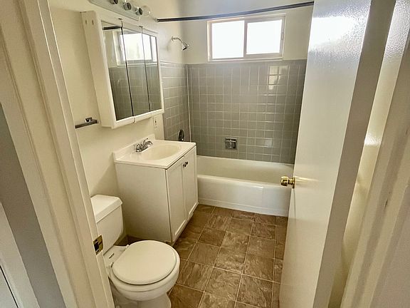 5th image of 2755 Ventura Ave #2