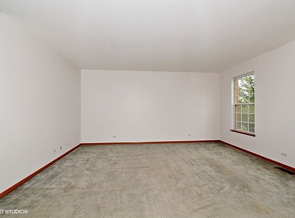 3rd image of 212 Willow Blvd