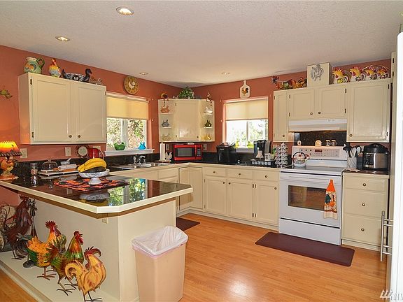 2nd image of 424 Volesky Dr SE