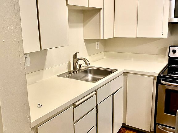 3rd image of 5913 Rainier Ave S APT 206
