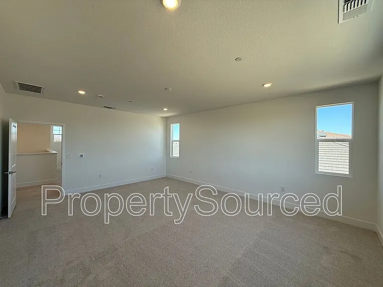 1336 N Martorella Ave — Photo 32