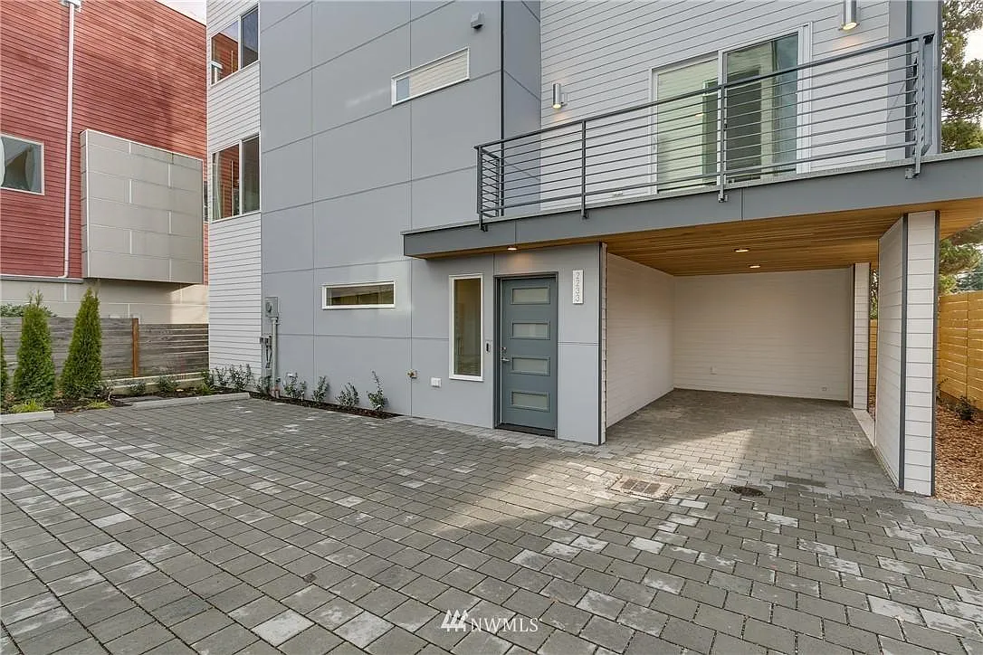 3 bed, 2.5 bath, 1927 sqft, $5,350 — Photo 3