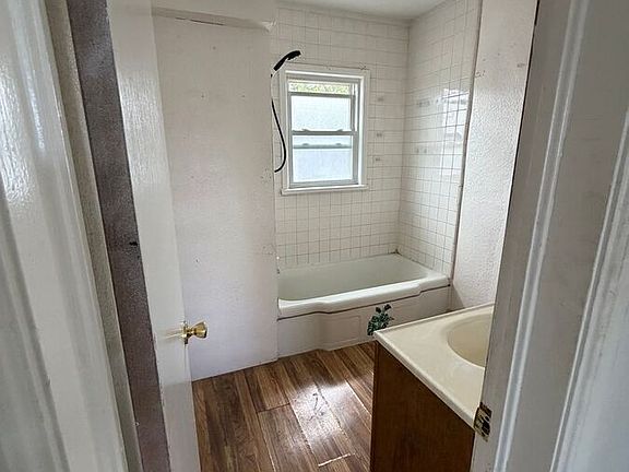 2nd image of 1220 Ames St