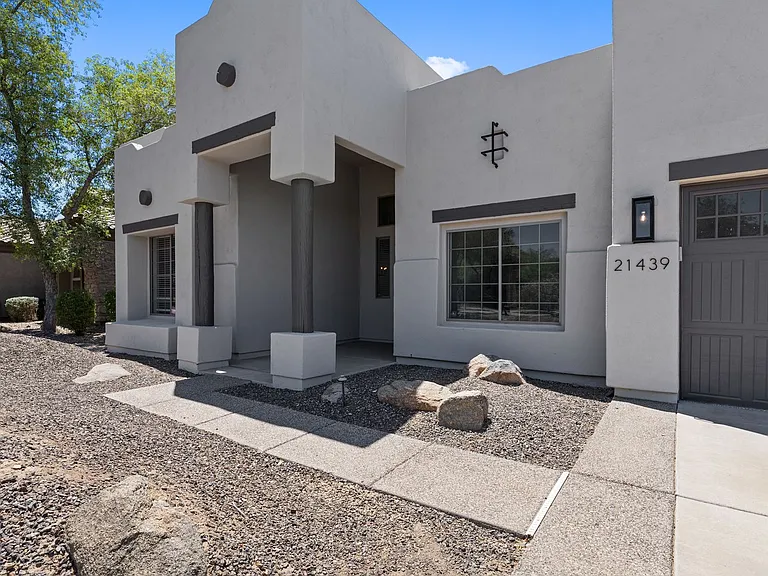 21439 E Maya Rd — Photo 2