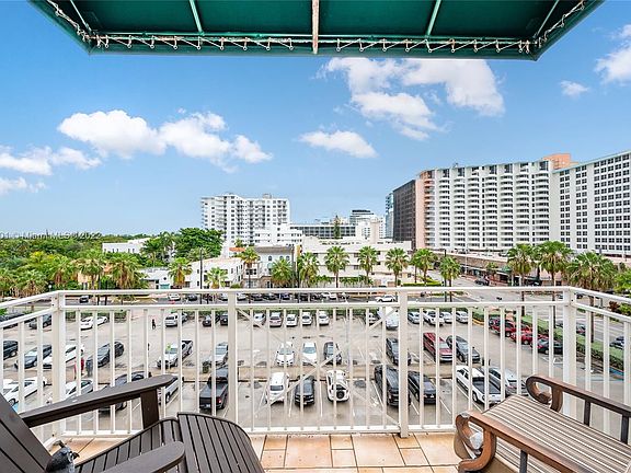 5th image of 2642 Collins Ave APT 504
