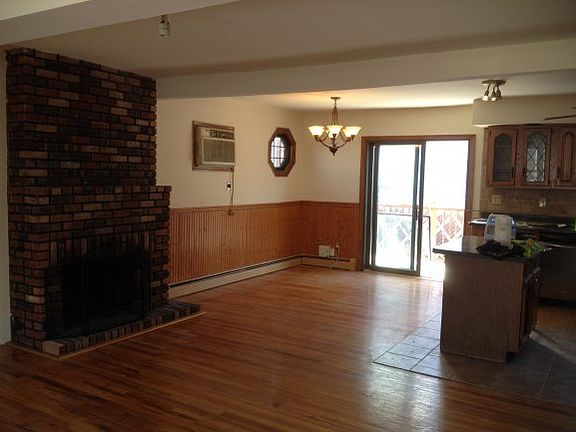 3rd image of 80 Abbey Ct