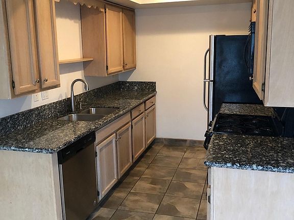 4th image of 920 N Alfred St APT 202