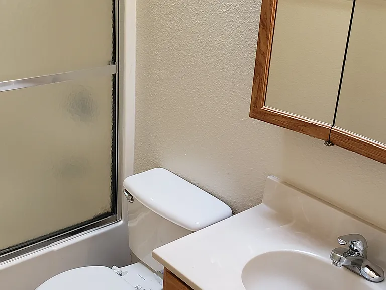 Sunset Vista Apartments — Photo 17