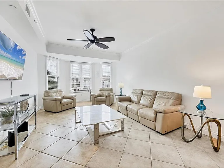 8111 Lakewood Main St #304 — Photo 2