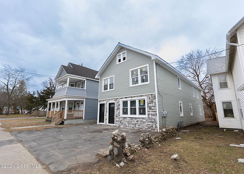 5th image of 1744 Albany Street