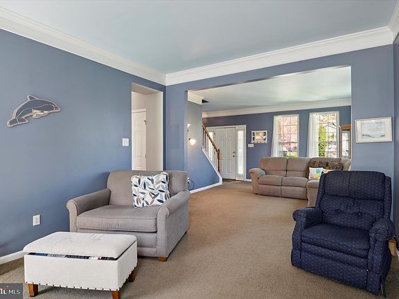 2nd image of 124 Newport Cir
