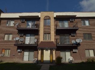 10433 Dearlove Rd APT 4, Glenview, IL 60025