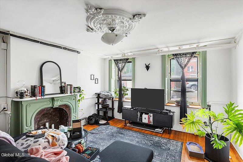 5th image of 221 Lancaster Street