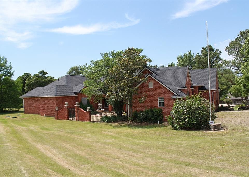 2nd image of 1031 Hidden Valley Ln