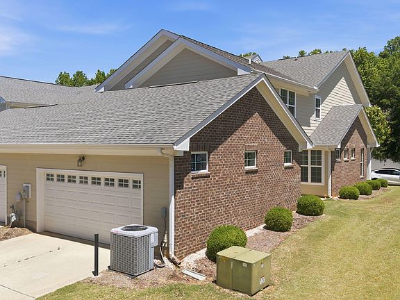 5th image of 106 Spring Pine Ln