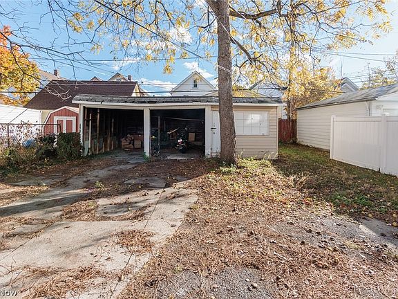 4th image of 2035 Chesterland Ave