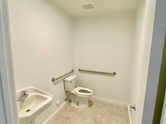3rd image of 710 E 9th St Ste 112