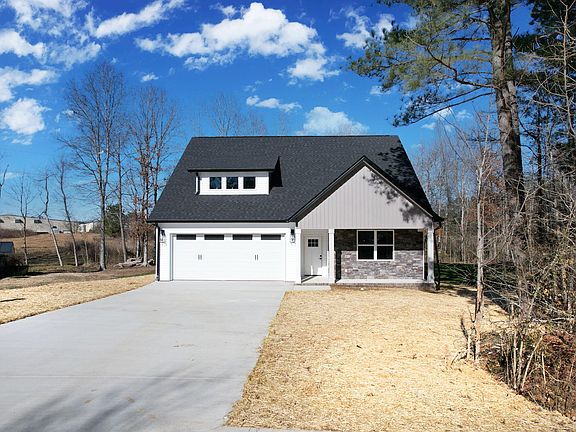 3rd image of 3114 Pin Oaks Cir NE