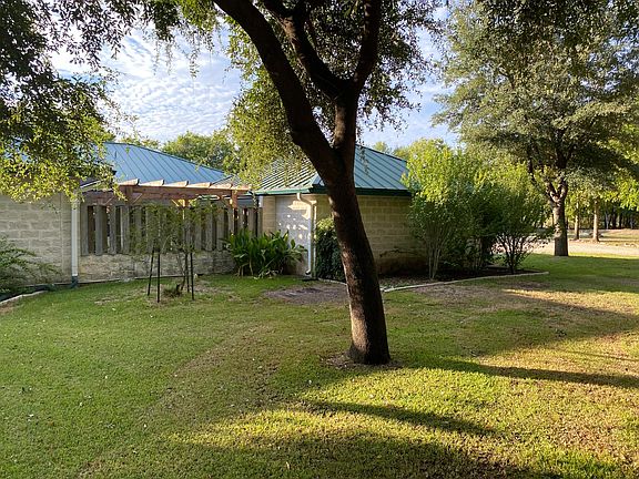 2nd image of 125 Buffalo Gap