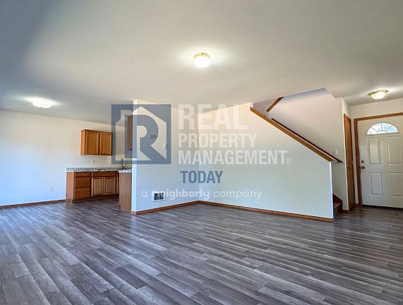 4th image of 427 175th St S