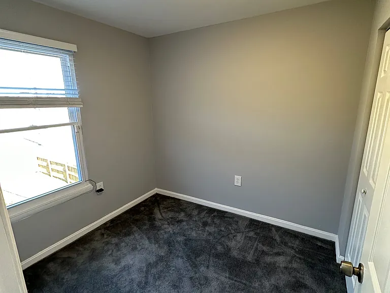 1614 W Lexington St — Photo 7