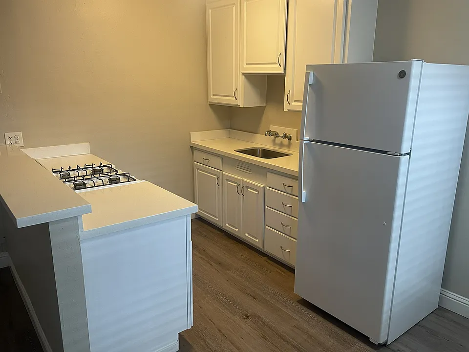 1409 T St #4