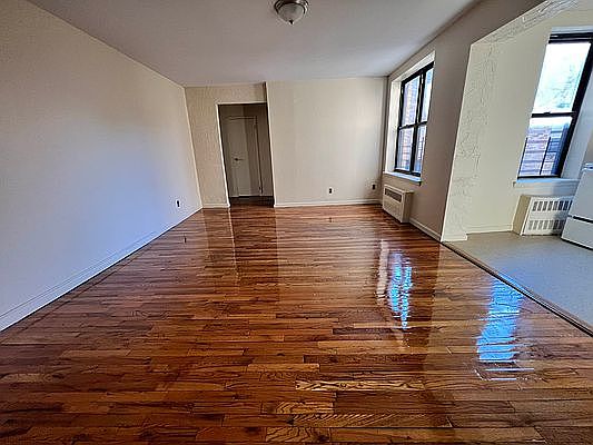2nd image of 1310 Sheridan Ave #5