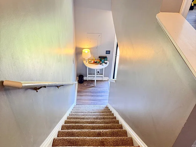 Surrey Club Ln — Photo 18