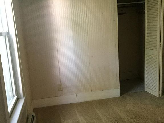 4th image of 950 E Division St