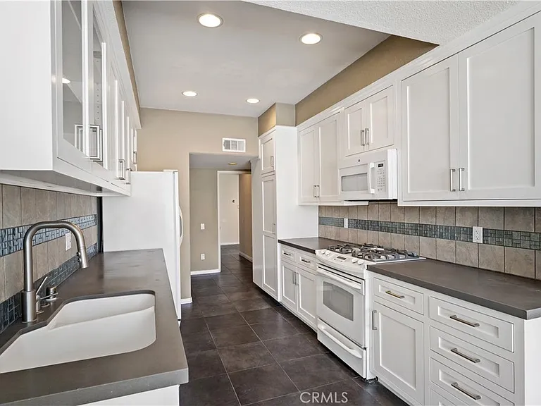 4313 Van Nuys Blvd #203 — Photo 15