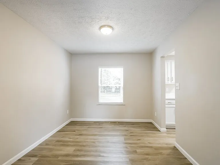 4320 Oil Creek Dr — Photo 5