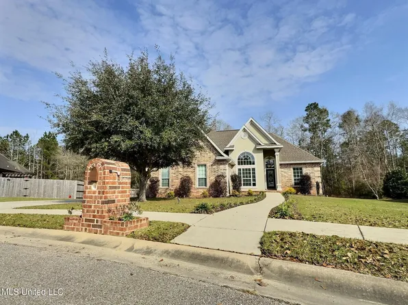 3790 River Loop Dr, Diberville, MS 39540