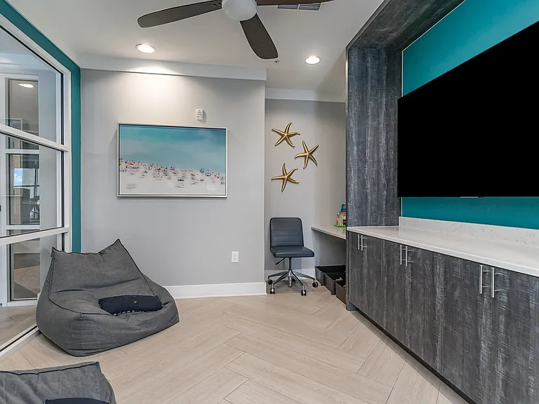 Lewis Grand Apartments — Photo 9