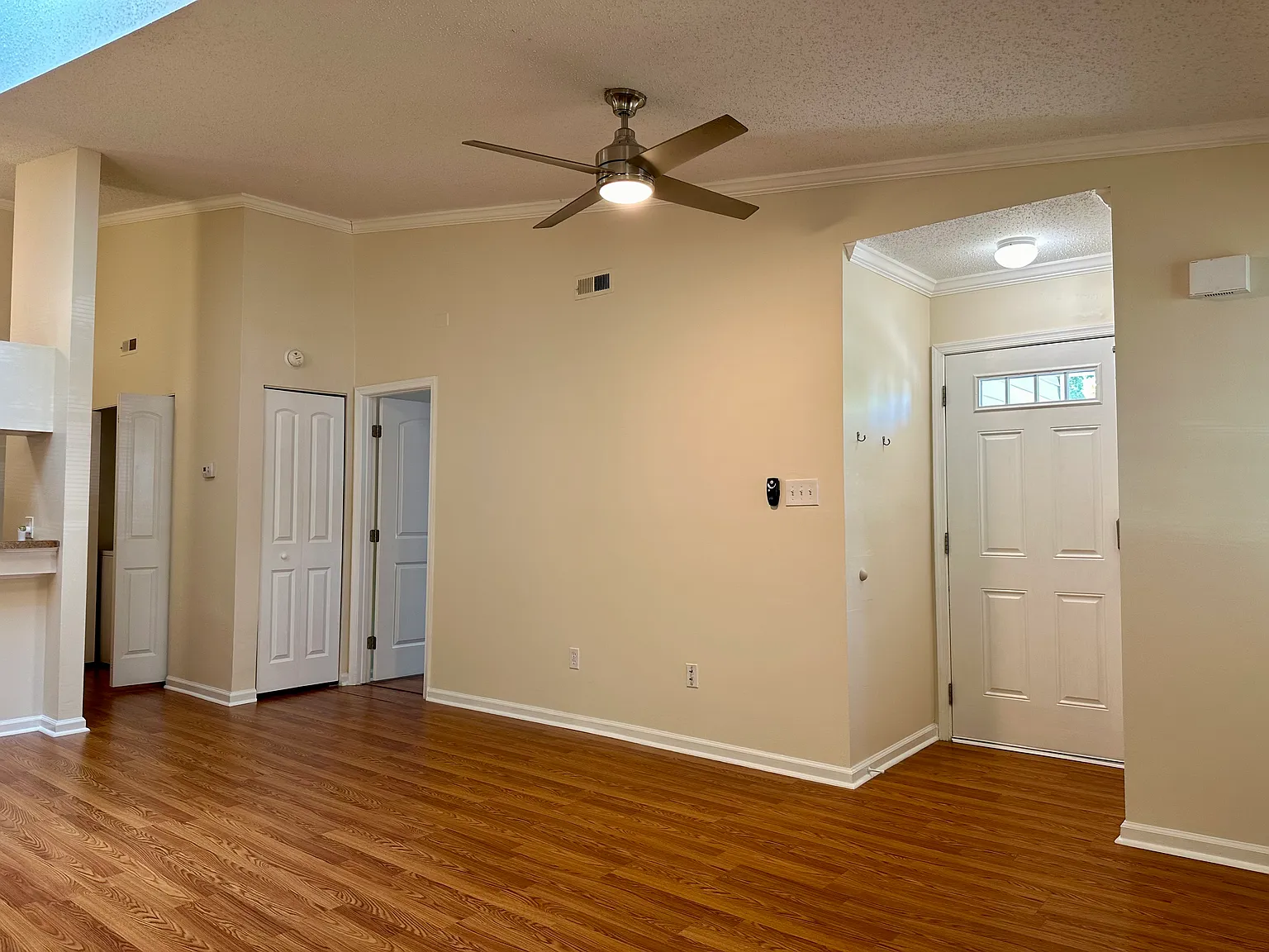 2 bed, 1000 sqft, $1,650 — Photo 4