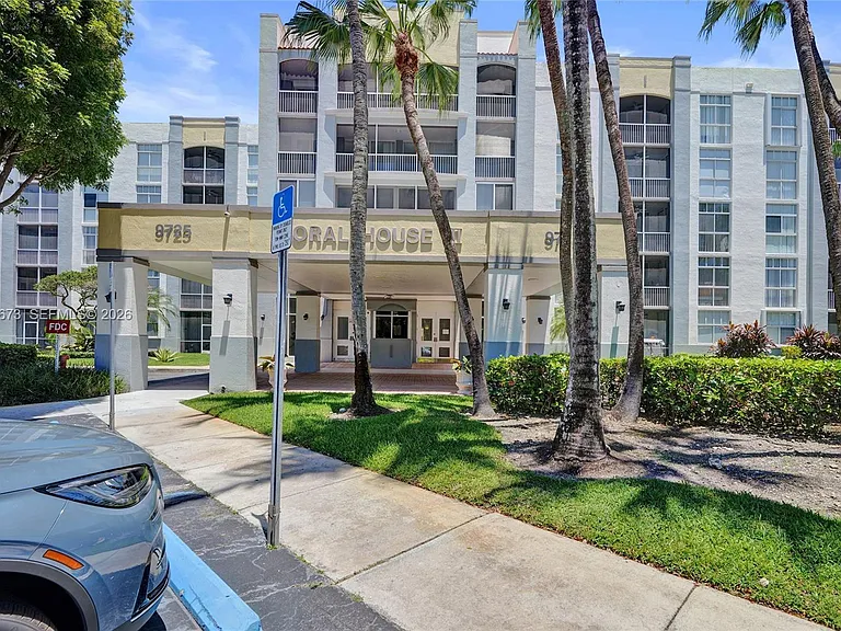 9725 NW 52nd St #406 — Photo 37