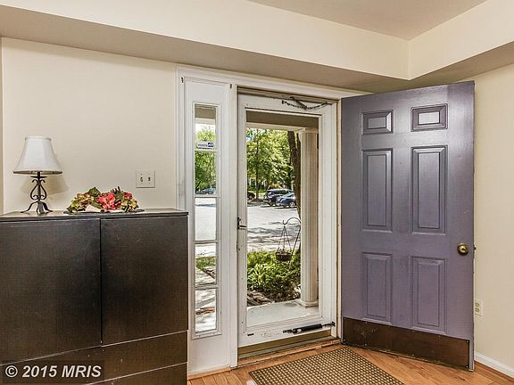 Light-filled entryway