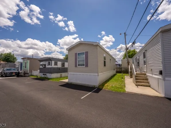 47 Helen Dr, Moonachie Boro, NJ 07074