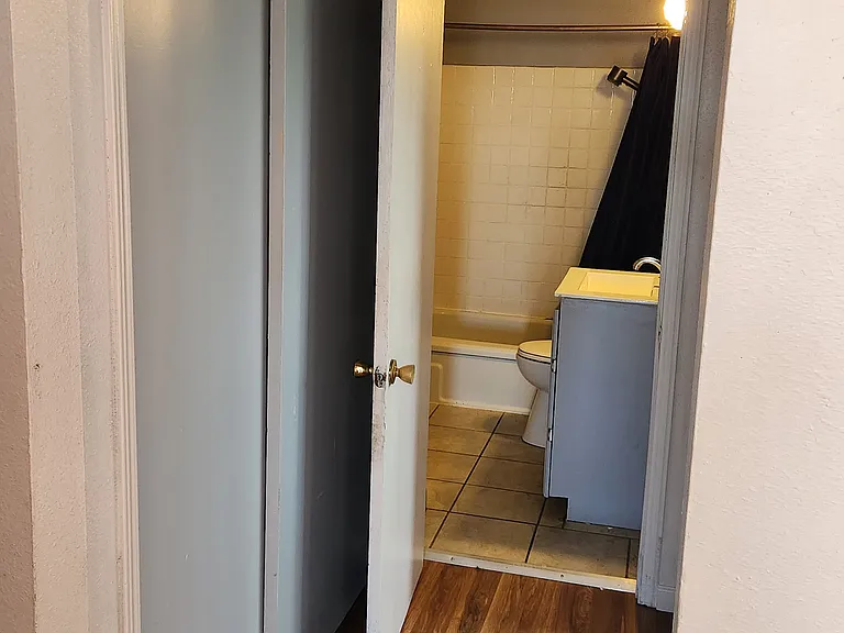 1304 W 5th Ave #12 — Photo 7