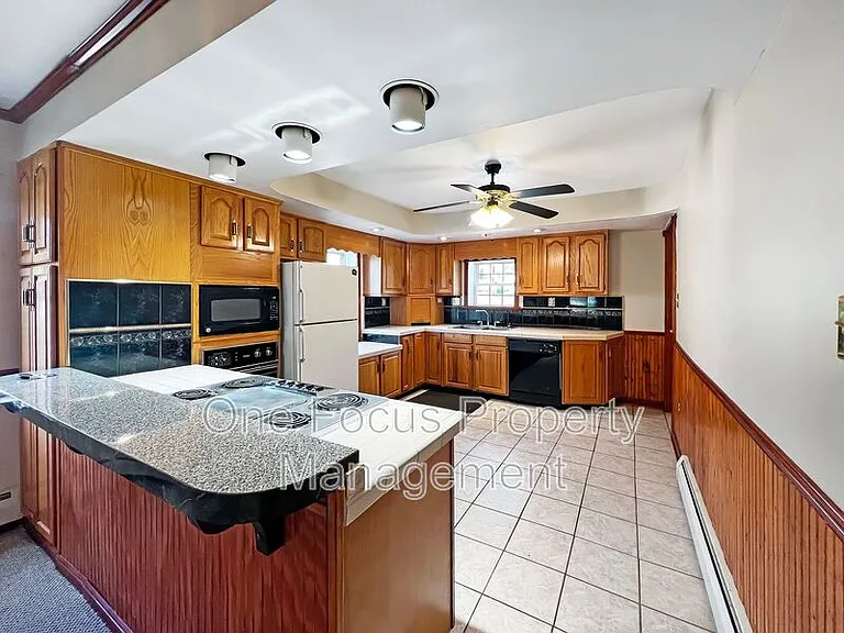 2734 Dove St — Photo 2