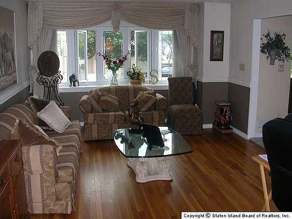 2nd image of 495 Vineland Ave