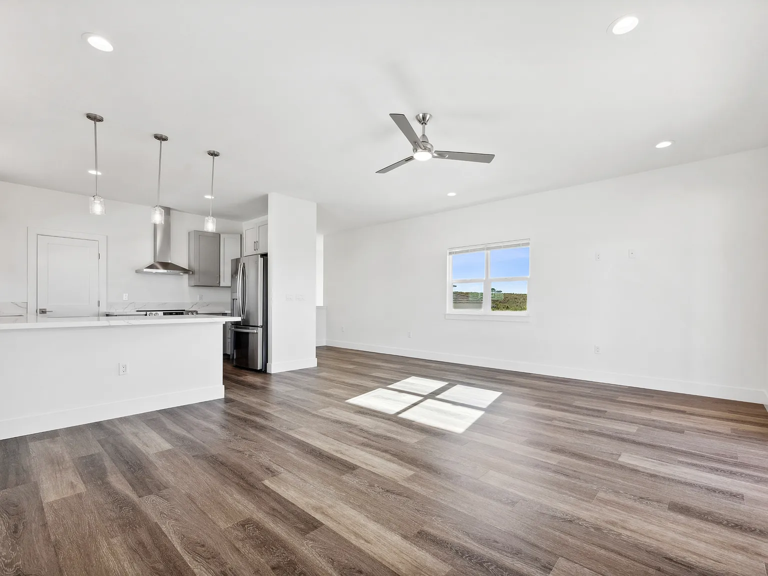 112 Oliona Street - House — Photo 3